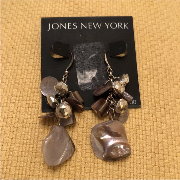 Dangling Earrings - Picture 1 of 2